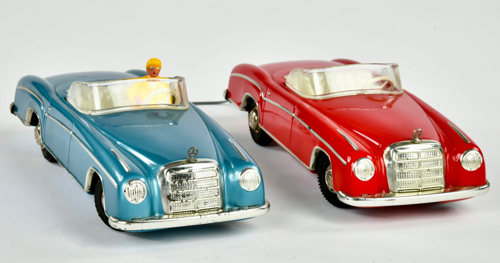 Huki, 2x Mercedes 220 SE: Huki, 2x Mercedes 220 SE, W.-Germany, 25 cm, Blech, Funktion nicht gepruft, Z 1-2