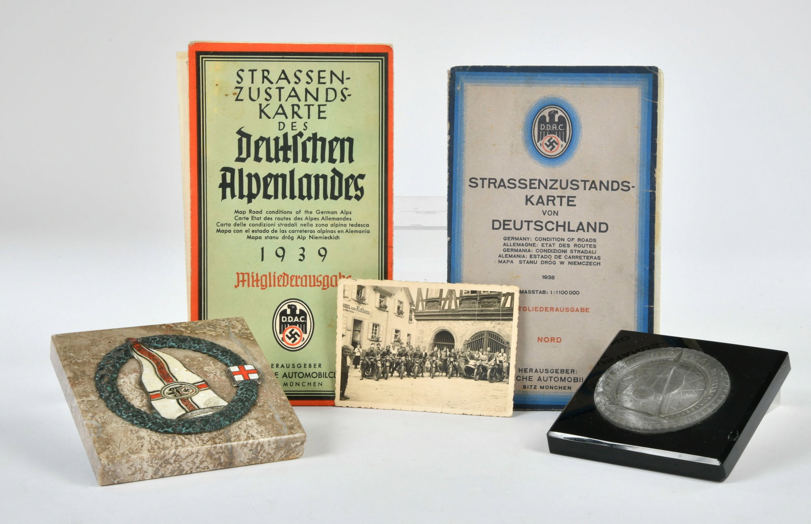 ADAC, 2 Plaketten von 1937, 2 Strassenkarten 1938 & 1939 sowie Bilder der Motorrad Staffel: ADAC, 2 Plaketten von 1937, 2 Strassenkarten 1938 & 1939 sowie Bilder der Motorrad Staffel, Altersspuren, insgesamt Z 2