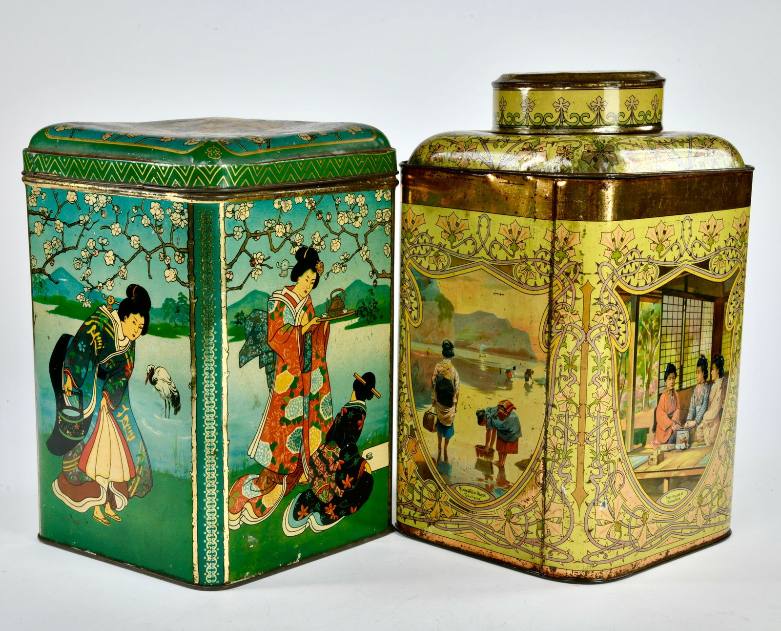2 Teedosen: 2 Teedosen, Japan u.a., 18 x 18 x 31 cm, 18 x 18 x 27,5 cm, Blech, 1 x Deckel leicht verzogen, Alters- und Gebrauchsspuren