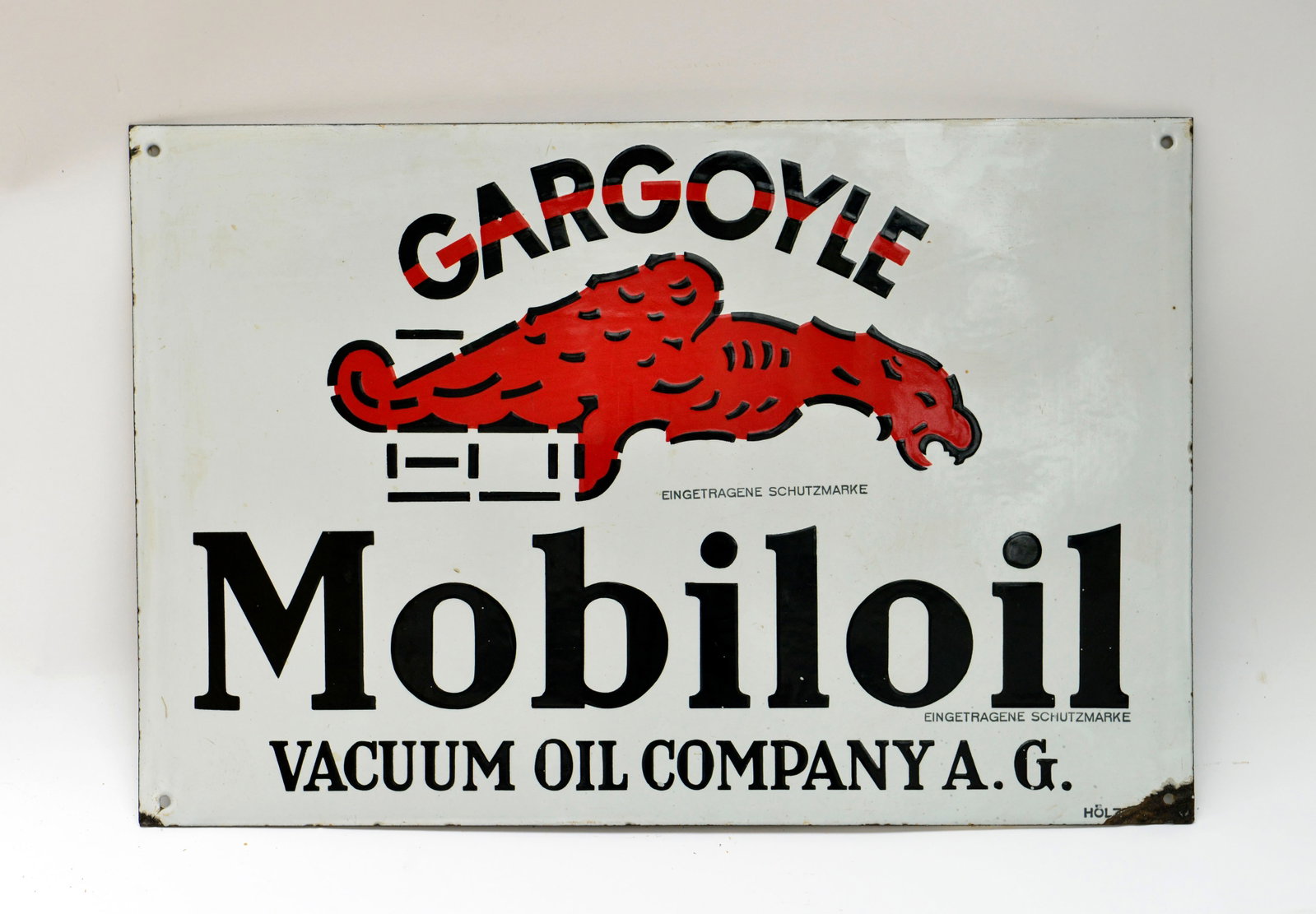 Gargoyle Mobiloil, Vacuum Oil Company, Emailschild (1 of 2)