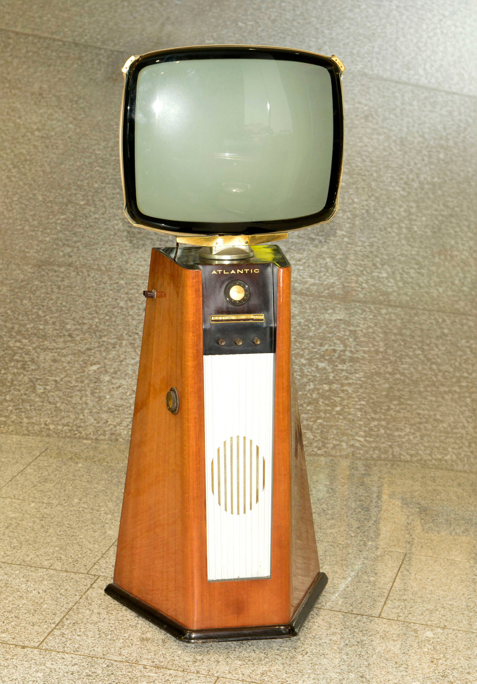 Colonnina, Fernsehgerat ATLANTIC: Colonnina, Fernsehgerat ATLANTIC, Italy, 1960er Jahre, Hohe 115 cm, Funktion nicht gepruft, Gebrauchsspuren, nur fur Selbstabholer