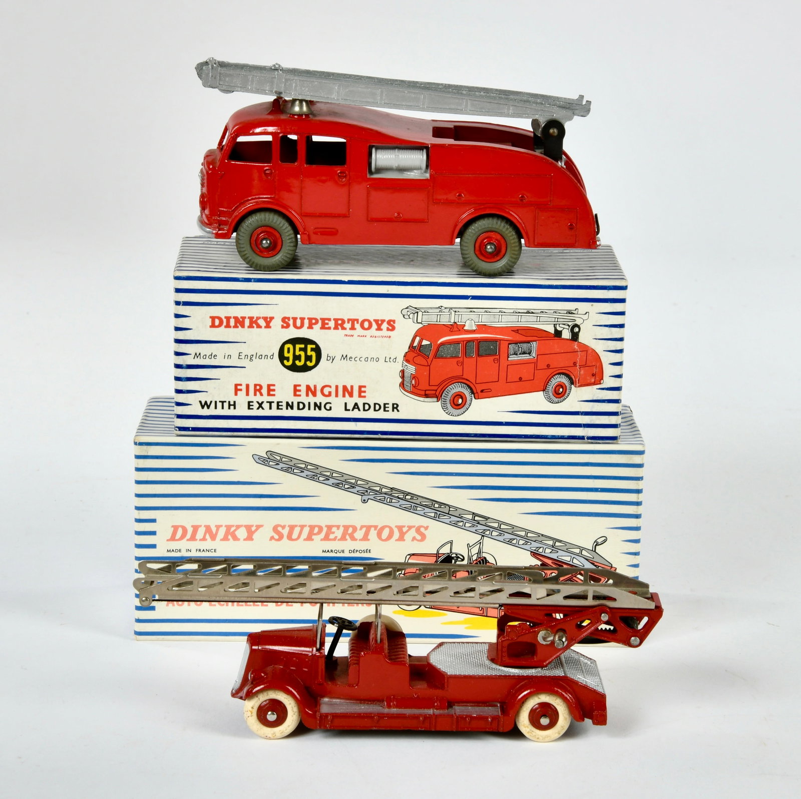 Dinky Toys, 955 & 899 Fire Engine (1 of 1)