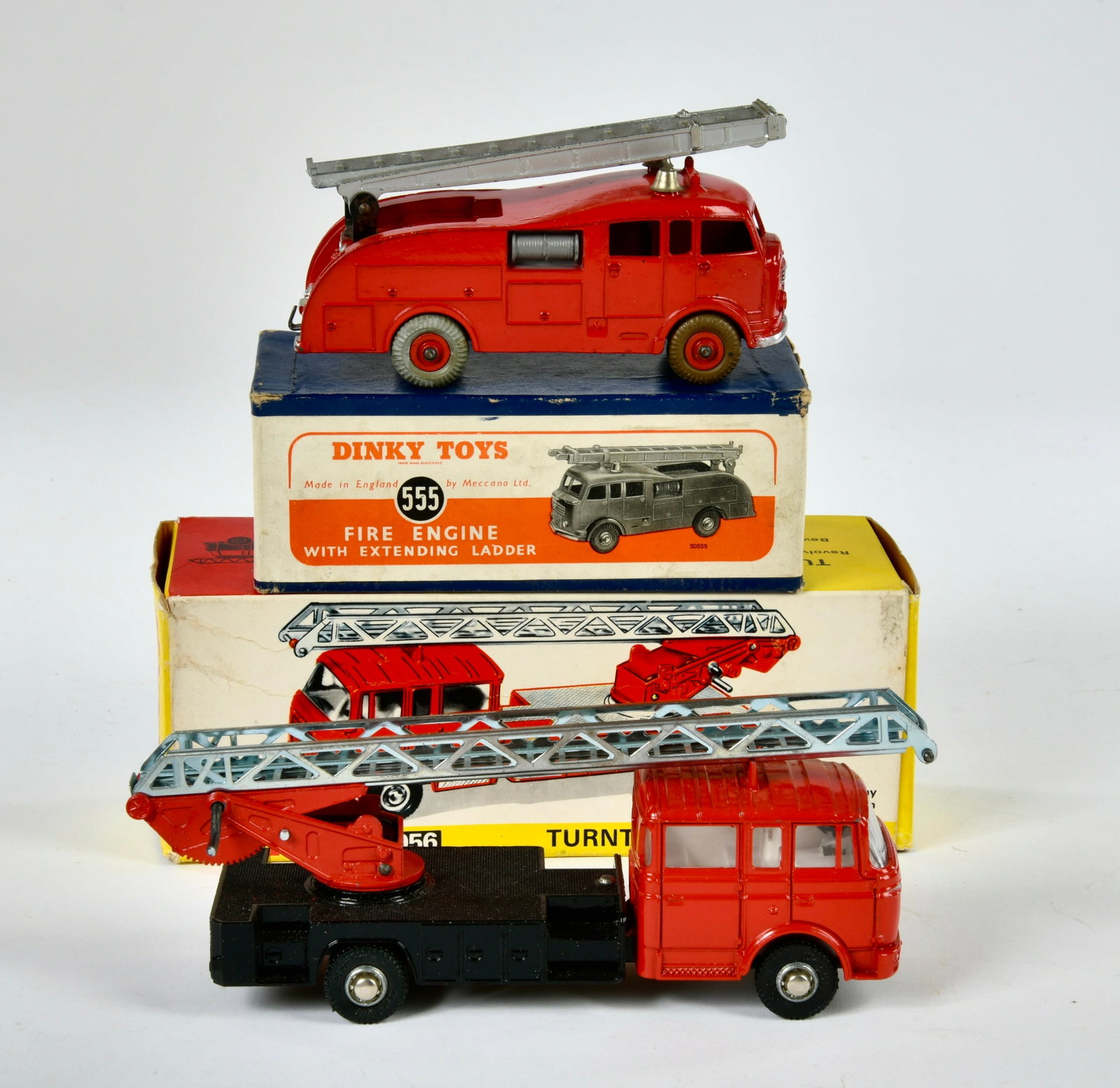 Dinky Toys, 555 & 956 Fire Engine & Turntable Fire Escape (1 of 1)