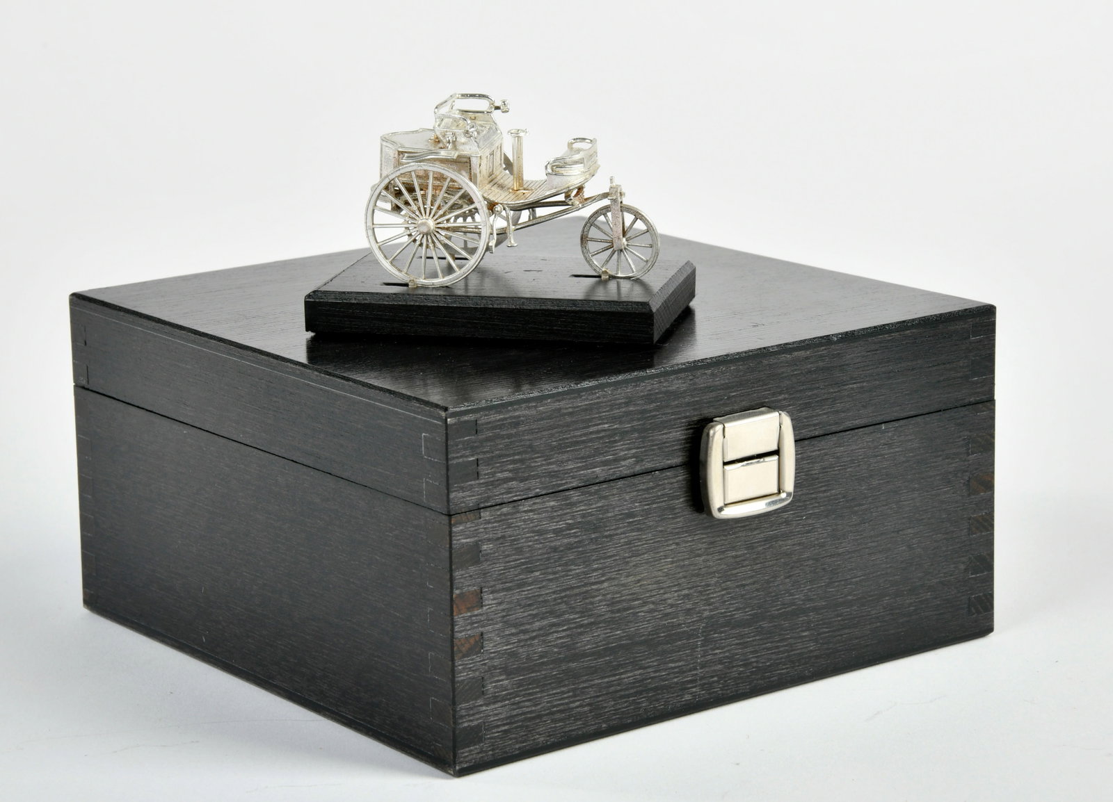 Benz Patent Motorwagen 1886: Benz Patent Motorwagen 1886 Modellauto, 1:43, Sterling Silber, 50g, Okt