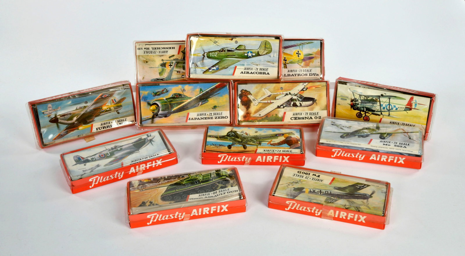 Plasty Airfix, 12 Flugzeug Bausatze: Plasty Airfix, 12 Flugzeug Bausatze, Germany, Okt, neuwertiger Zustand
