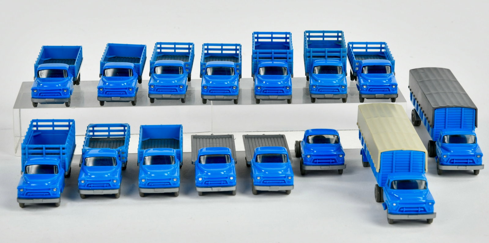 Wiking, Chevrolet: 14 Lkw und 1 Solo-Lkw: Wiking, Chevrolet: 14 Lkw und 1 Solo-Lkw (mit Anhangerkupplung), W.-Germany, 1:87, Kst., Z 1