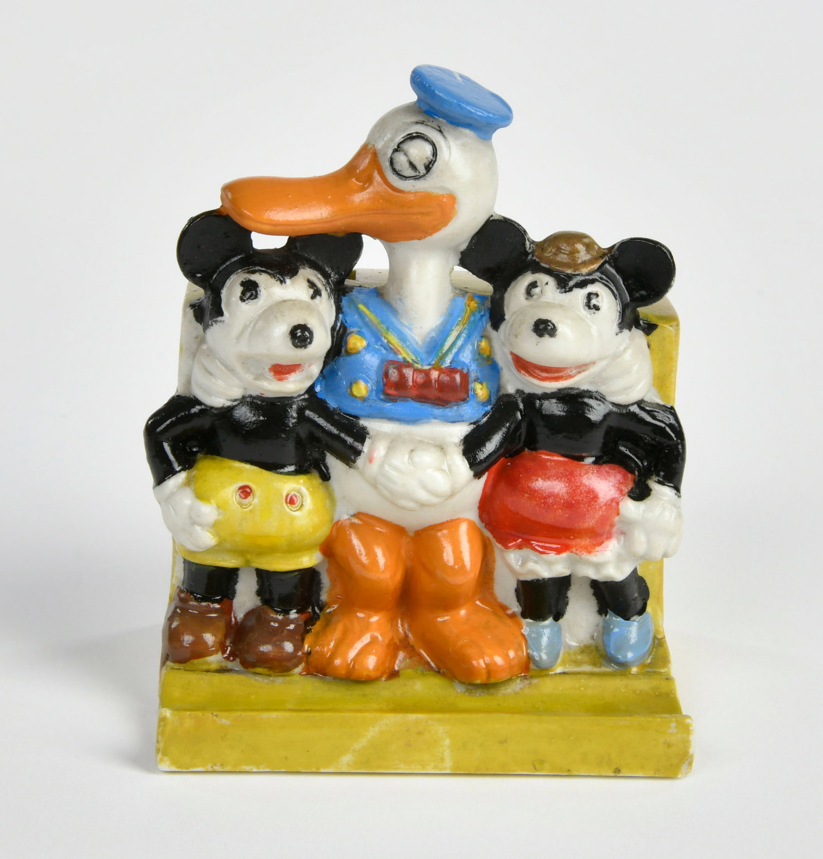 Walt Disney, Stifthalter: Walt Disney, Stifthalter (S/354), Japan, 9 x 11,5 cm, Keramik, mit offnung zur Wandbefestigung, LM, sonst gut