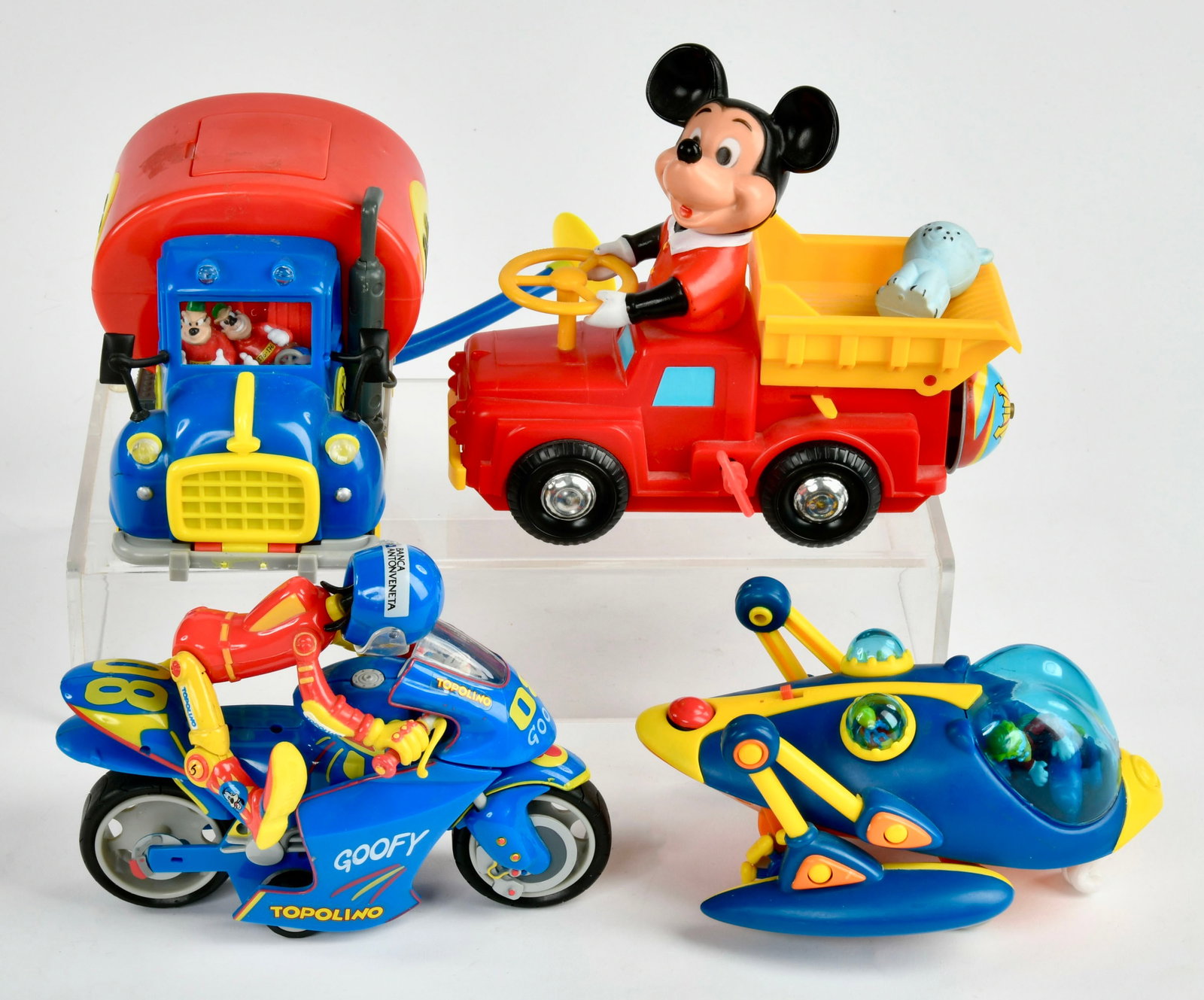 Walt Disney, 4 Fahrzeuge mit Funktion: Walt Disney, 4 Fahrzeuge mit Funktion, China/ Japan, je ca. 15 cm, Kst., Z 1-2