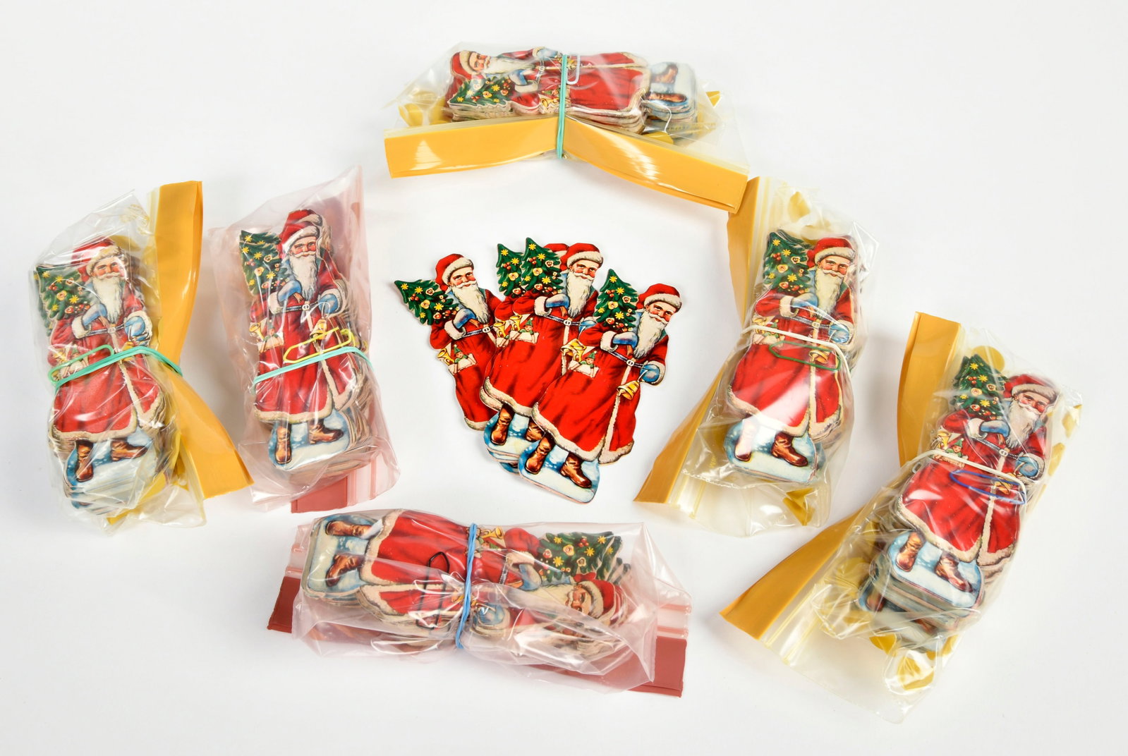 WS, 600 Weihnachtsmann-Oblaten: WS, 600 Weihnachtsmann-Oblaten, W.-Germany, 1960er Jahre, je 10 cm, gepragtes Papier, Z 1-