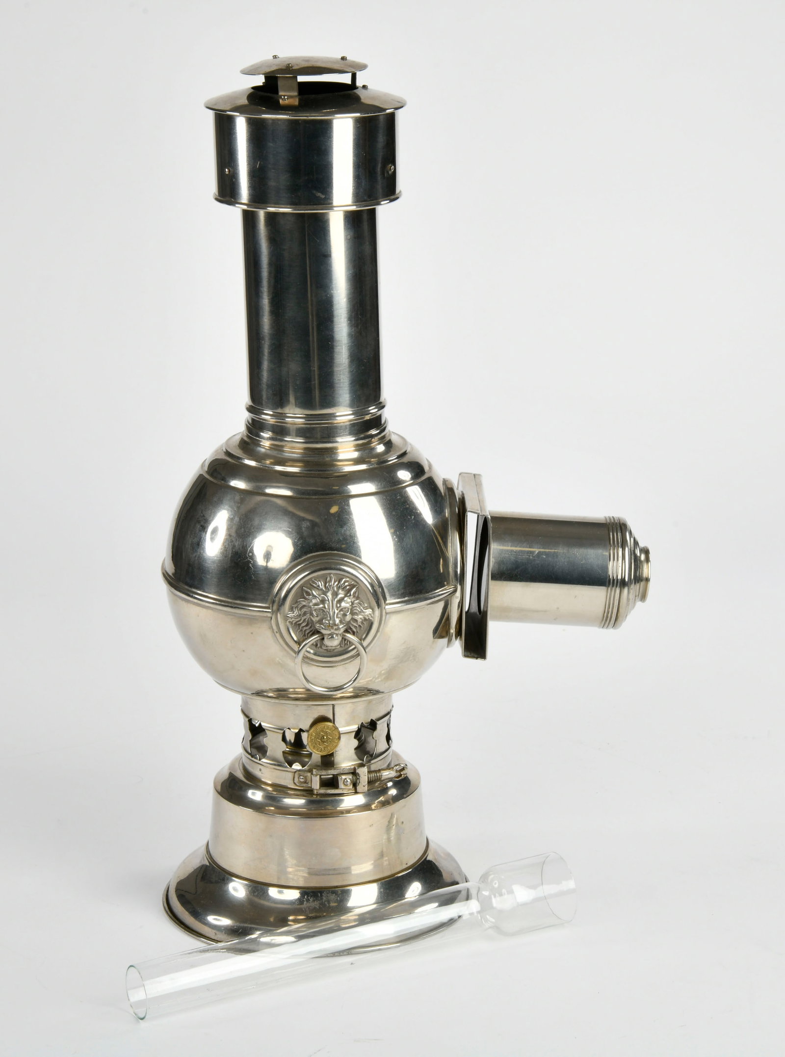 Lapierre, Lampadophore mit Lowenkopfen (1 of 2)