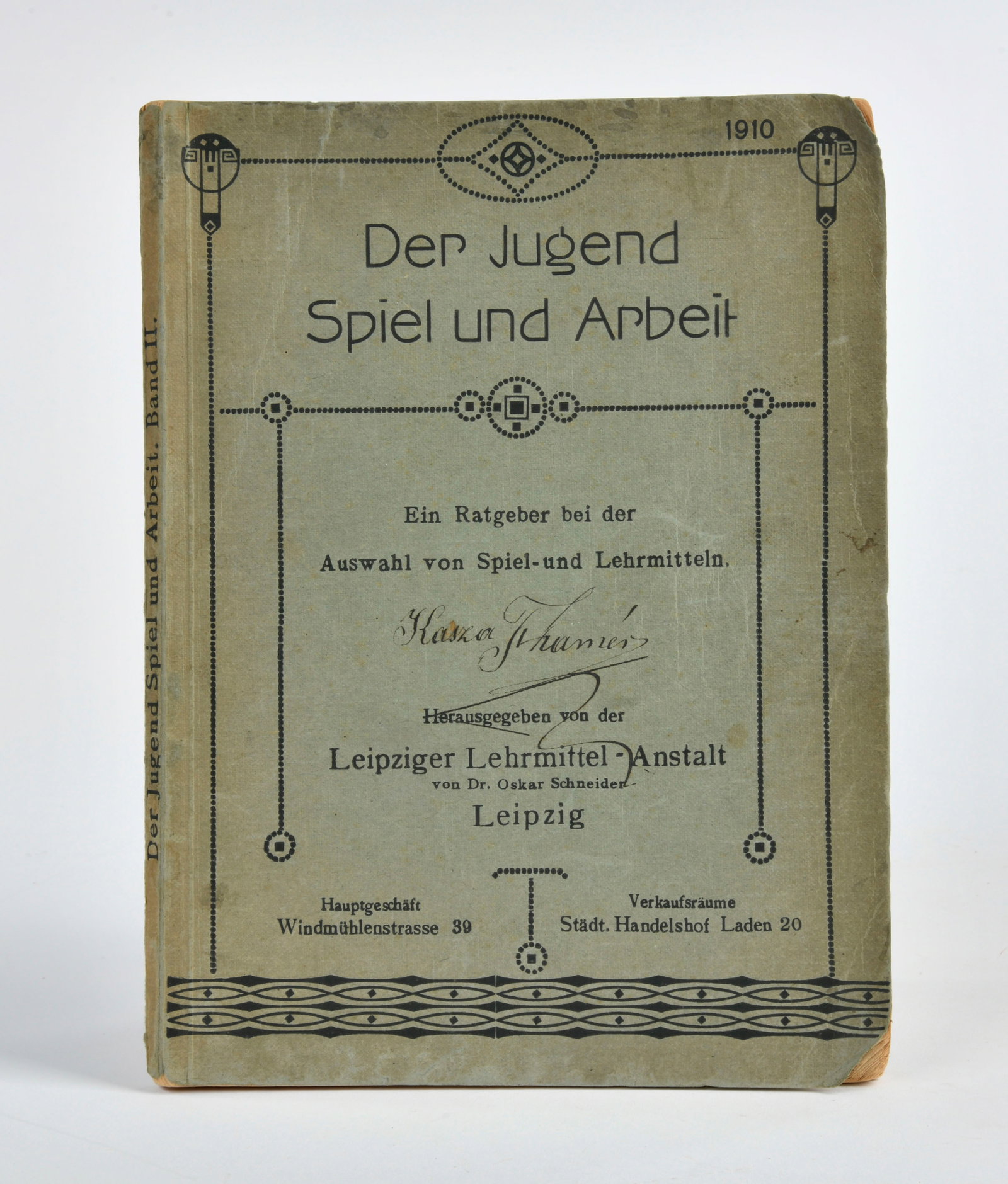 Leipziger Lehrmittel-Anstalt, Der Jugend Spiel und Arbeit, Katalog 1910: Leipziger Lehrmittel-Anstalt, Der Jugend Spiel und Arbeit, Katalog 1910, 23,5 x 18cm, 200 Seiten, Ecken bestossen, Einband mit Besitzvermerk, schones Exemplar