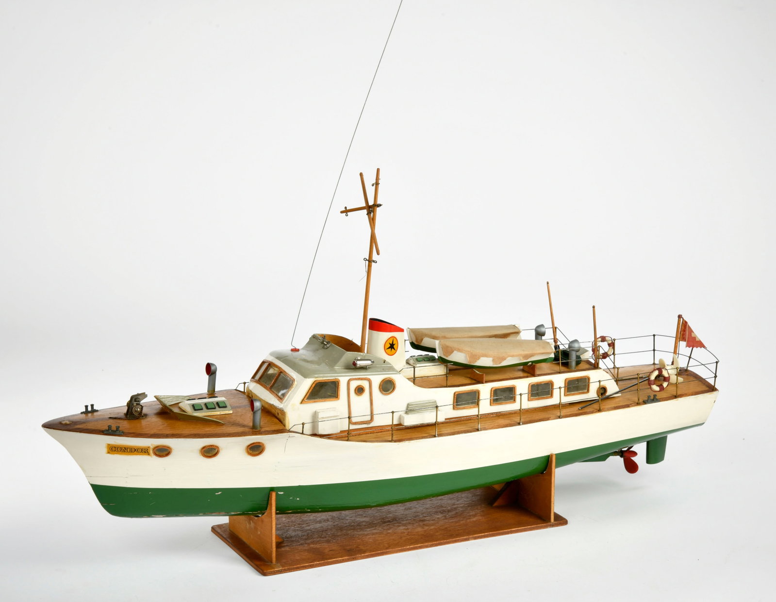 Motorboot: Motorboot, 75 cm, Holz, mit Elektromotor, vermutlich Eigenbau, ungepruft, dekorativ