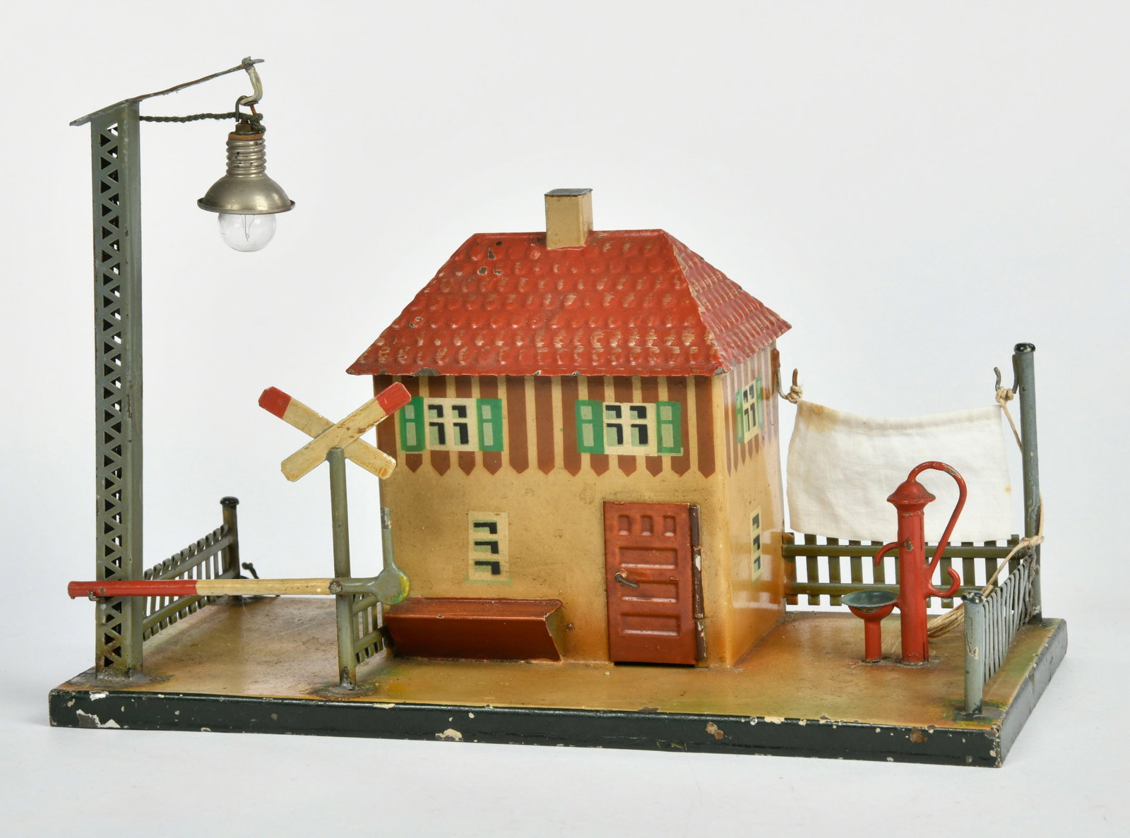 Kibri, Warterhaus mit Wascheleine: Kibri, Warterhaus mit Wascheleine, Germany VK, Spur 0, 26 cm, Z 2