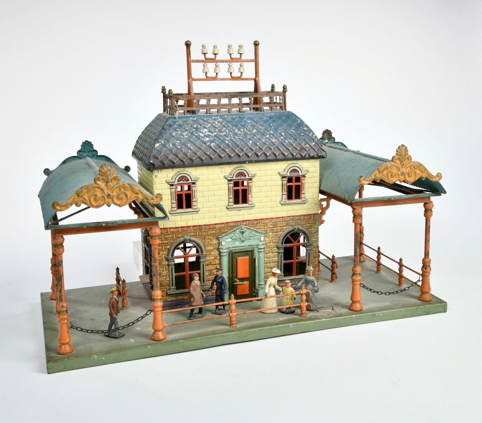 Bing, Bahnhof: Bing, Bahnhof, Germany VK, 42x20x32 cm, Blech, mit 6 Heyde Figuren, LM