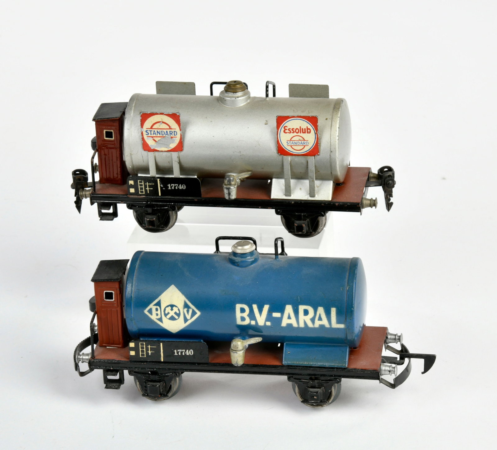 Marklin, Kesselwagen BV Aral & Essolub 1774: Marklin, Kesselwagen BV Aral & Essolub 1774, Spur 0, Germany VK, Reifen teilw. Zinkpest, LM, Z 2-3
