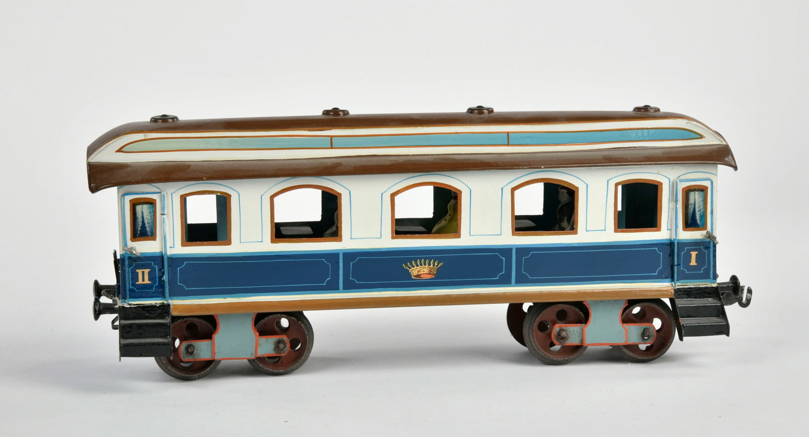 Marklin, Speisewagen mit Kaiserkrone 1842: Marklin, Speisewagen mit Kaiserkrone 1842, Spur 2, Germany 1893-1903, blau-weiss, 36,5 cm, 12 Figuren, sehr schoner Originalzustand