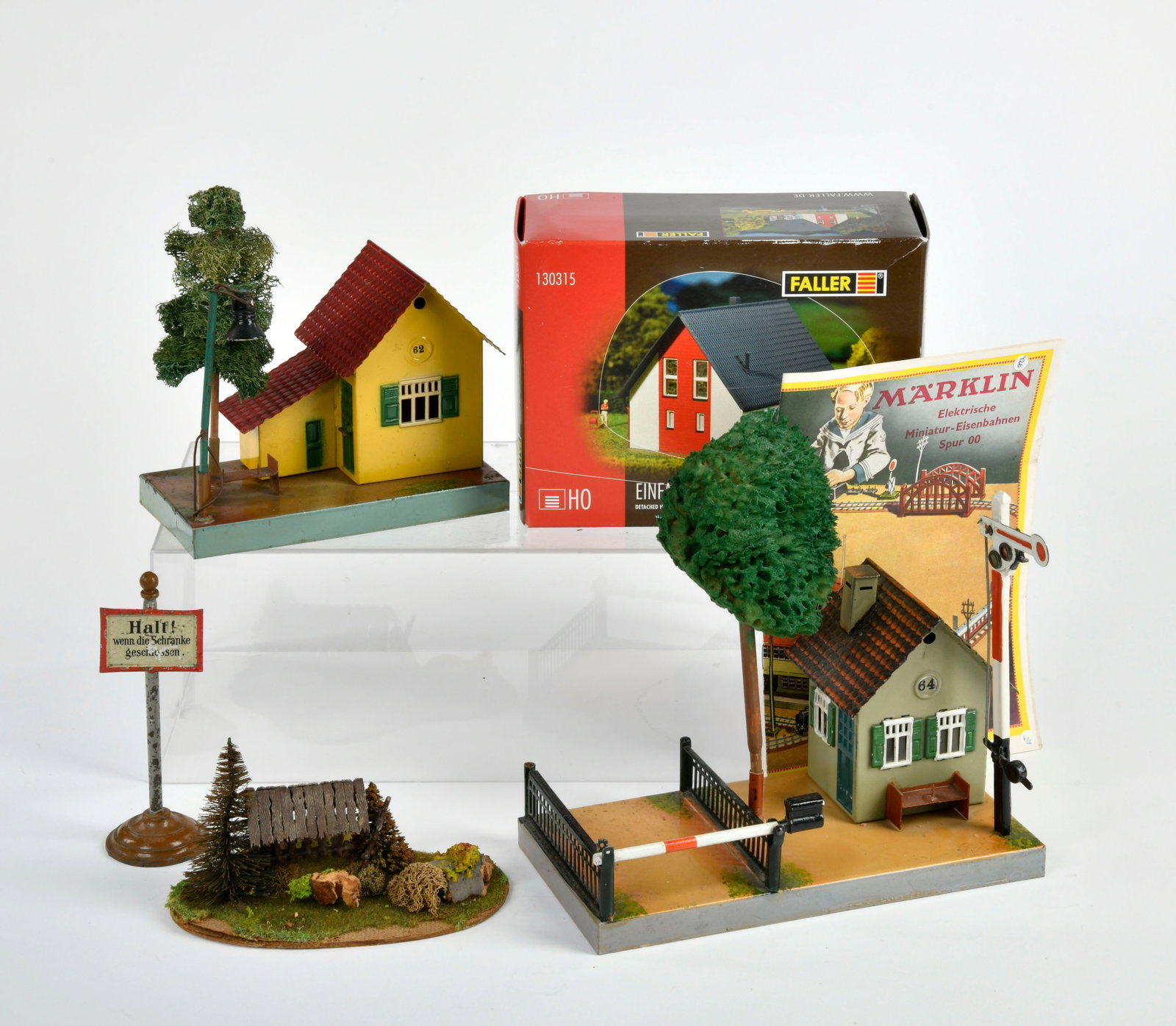 Marklin, 2 Bahnwarterhauser, Schild + Faller, H0 Haus: Marklin, 2 Bahnwarterhauser, Schild + Faller, H0 Haus, Z 1/1-