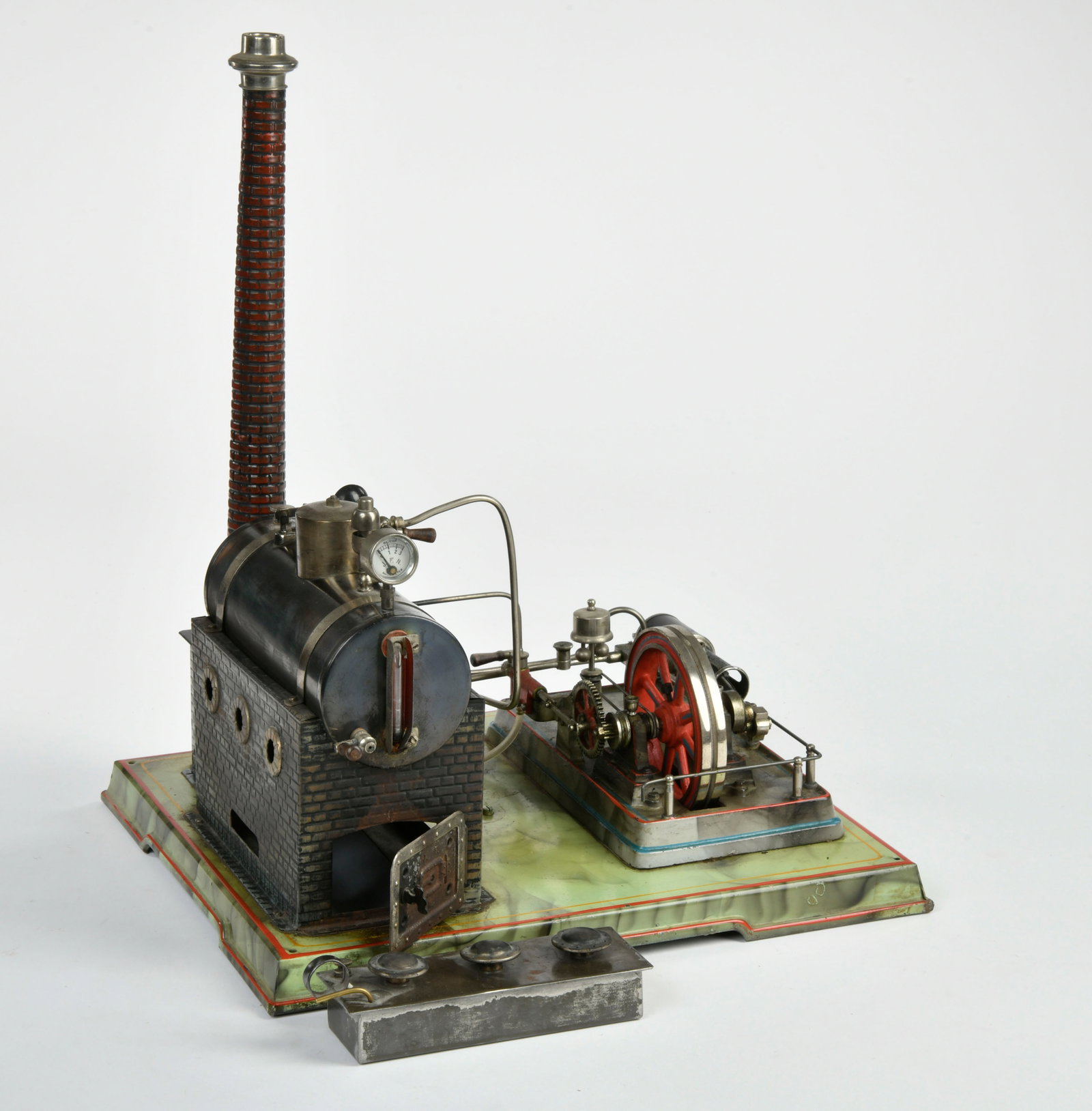 Falk, liegende Dampfmaschine: Falk, liegende Dampfmaschine 145/2, Germany VK, 36x31x45 cm, mit Speisepumpe uber Zahnrad angetrieben, mit Brenner und Zubehor, min. LM