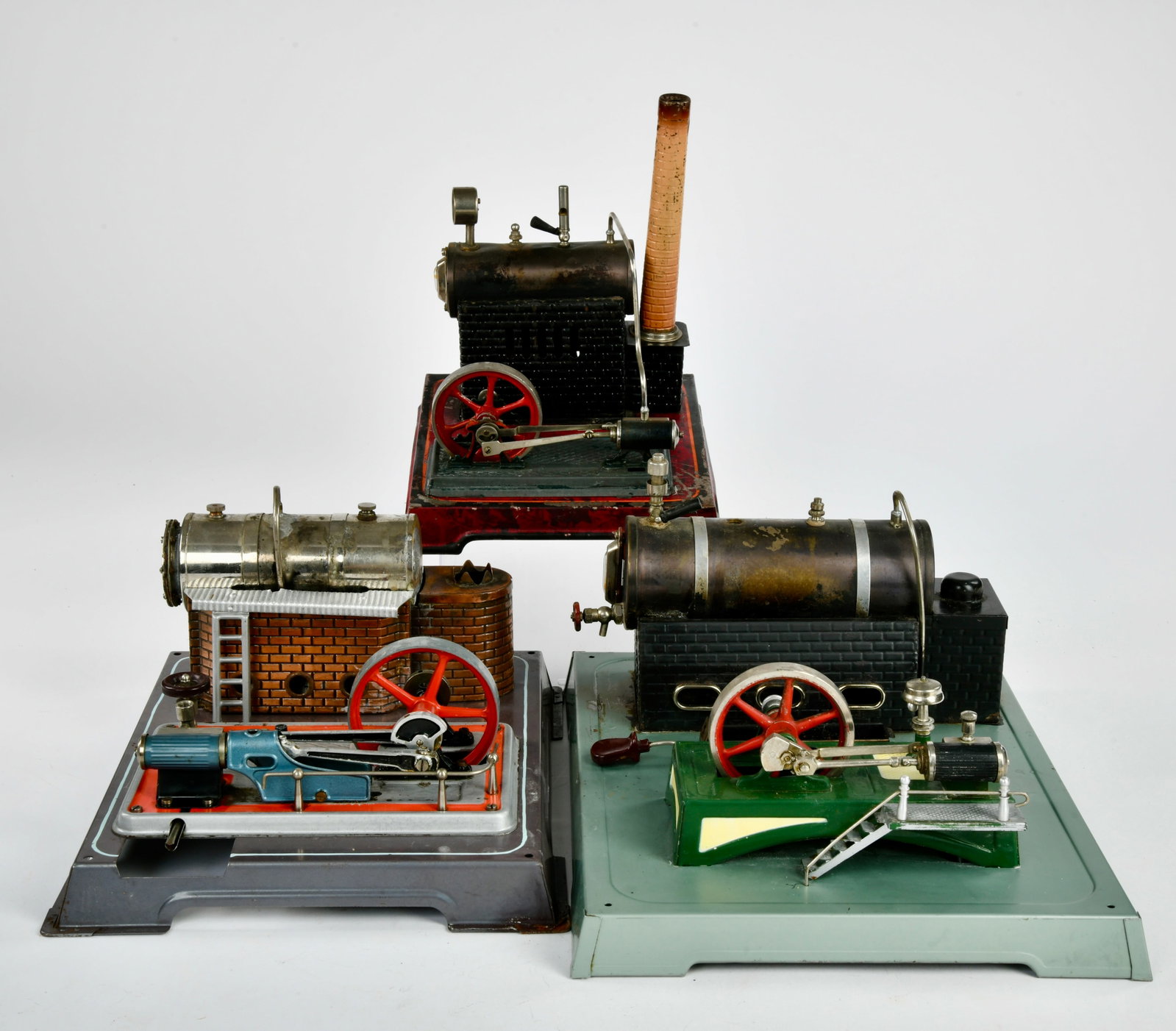 Wilesco u.a., 3 Dampfmaschinen mit Mangeln: Wilesco u.a., 3 Dampfmaschinen mit Mangeln, Germany, 30-34 cm, fur Bastler