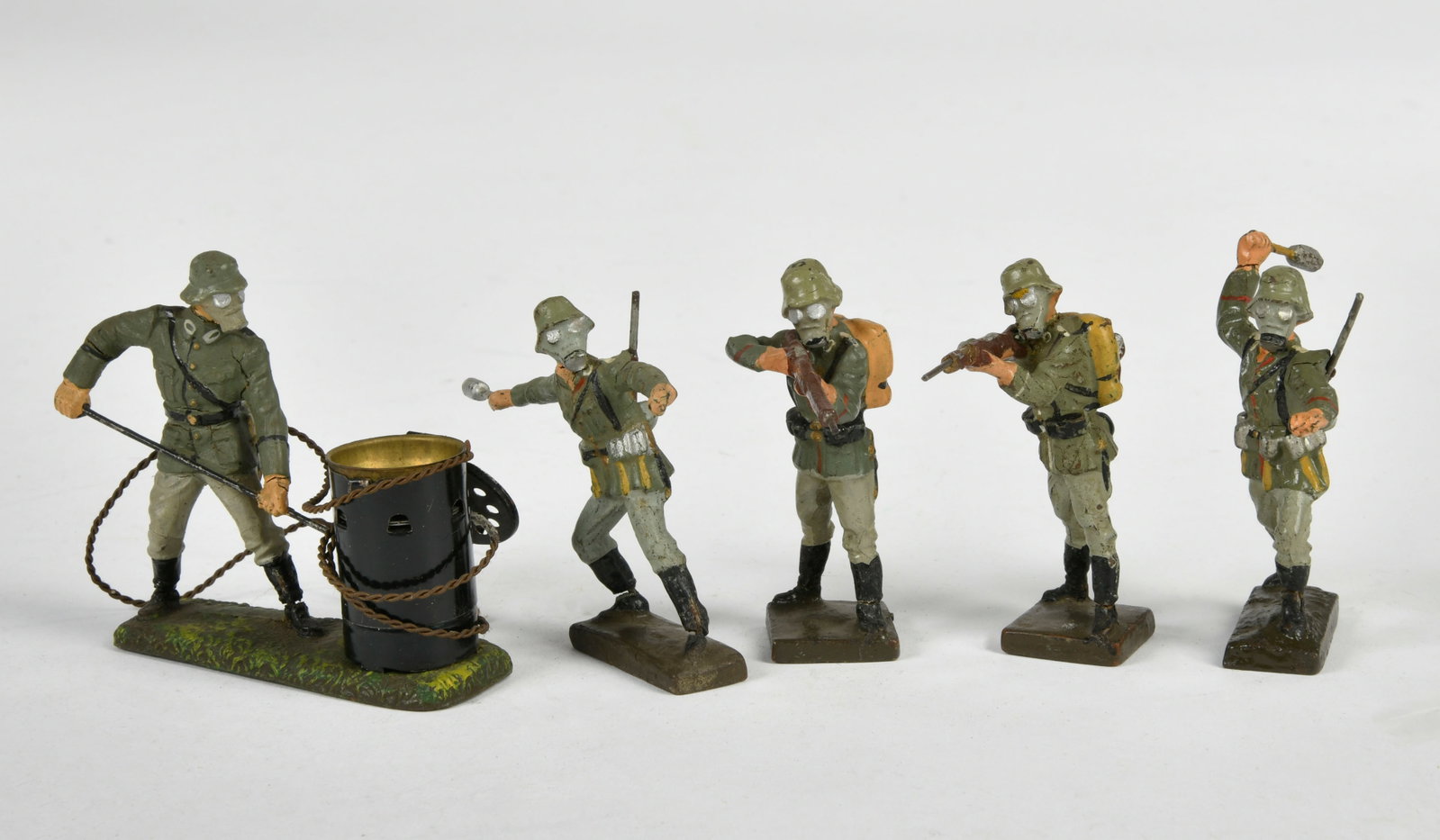 Lineol, 5 Soldaten mit Gasmasken: Lineol, 5 Soldaten mit Gasmasken, Germany VK, 7,5 cm, Masse, Z 1-2