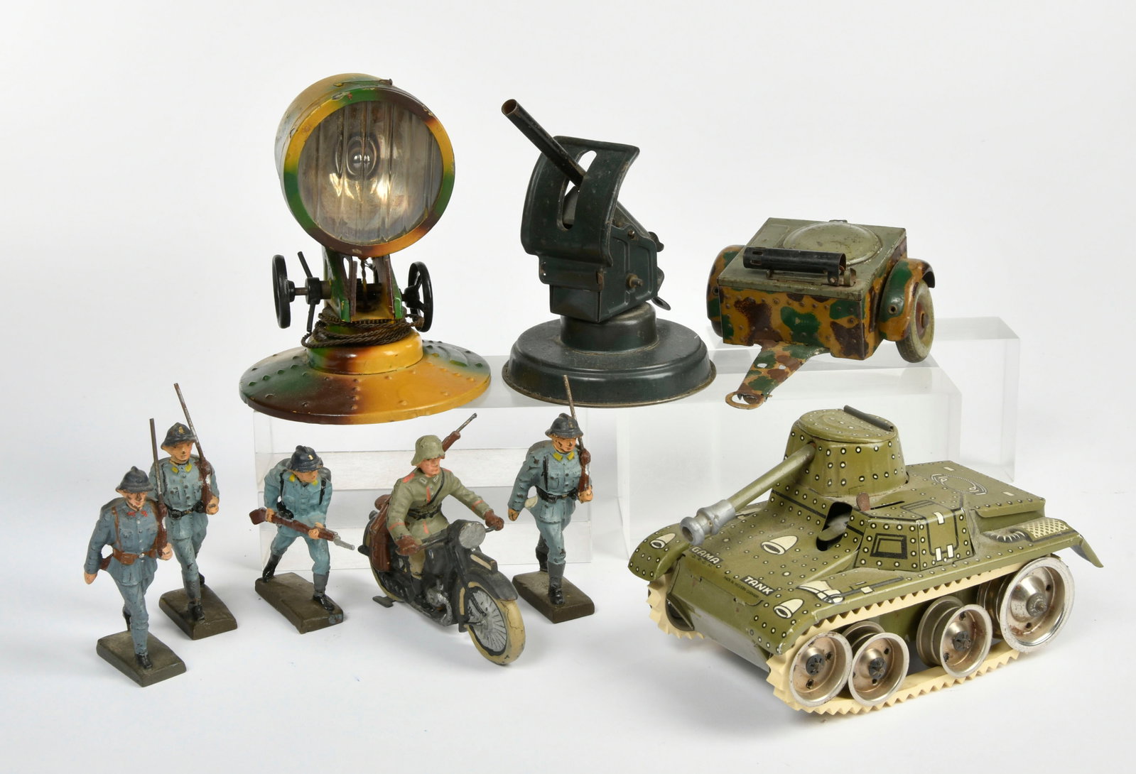 Gama u.a., Panzer, Scheinwerfer, Geschutz, diverse Soldaten usw.: Gama u.a., Panzer, Scheinwerfer, Geschutz, diverse Soldaten usw., Germany, 7,5 cm, Z 2-3
