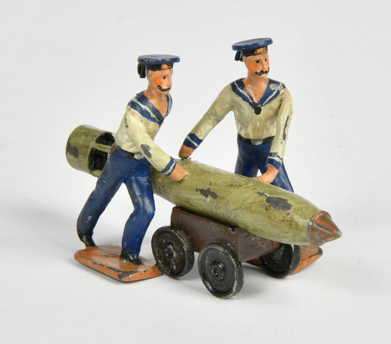 Matrosen mit Torpedo (1 of 1)