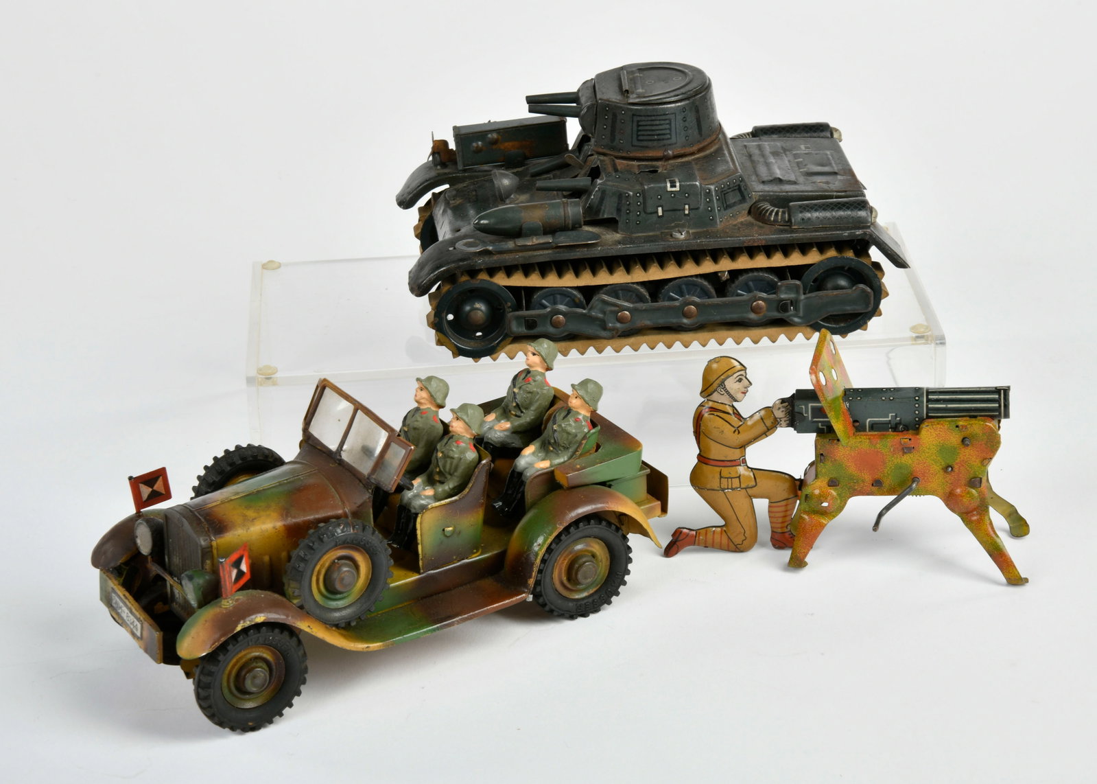 Hausser u.a, Kubelwagen, Panzer, englischer Soldat am MG (1 of 2)