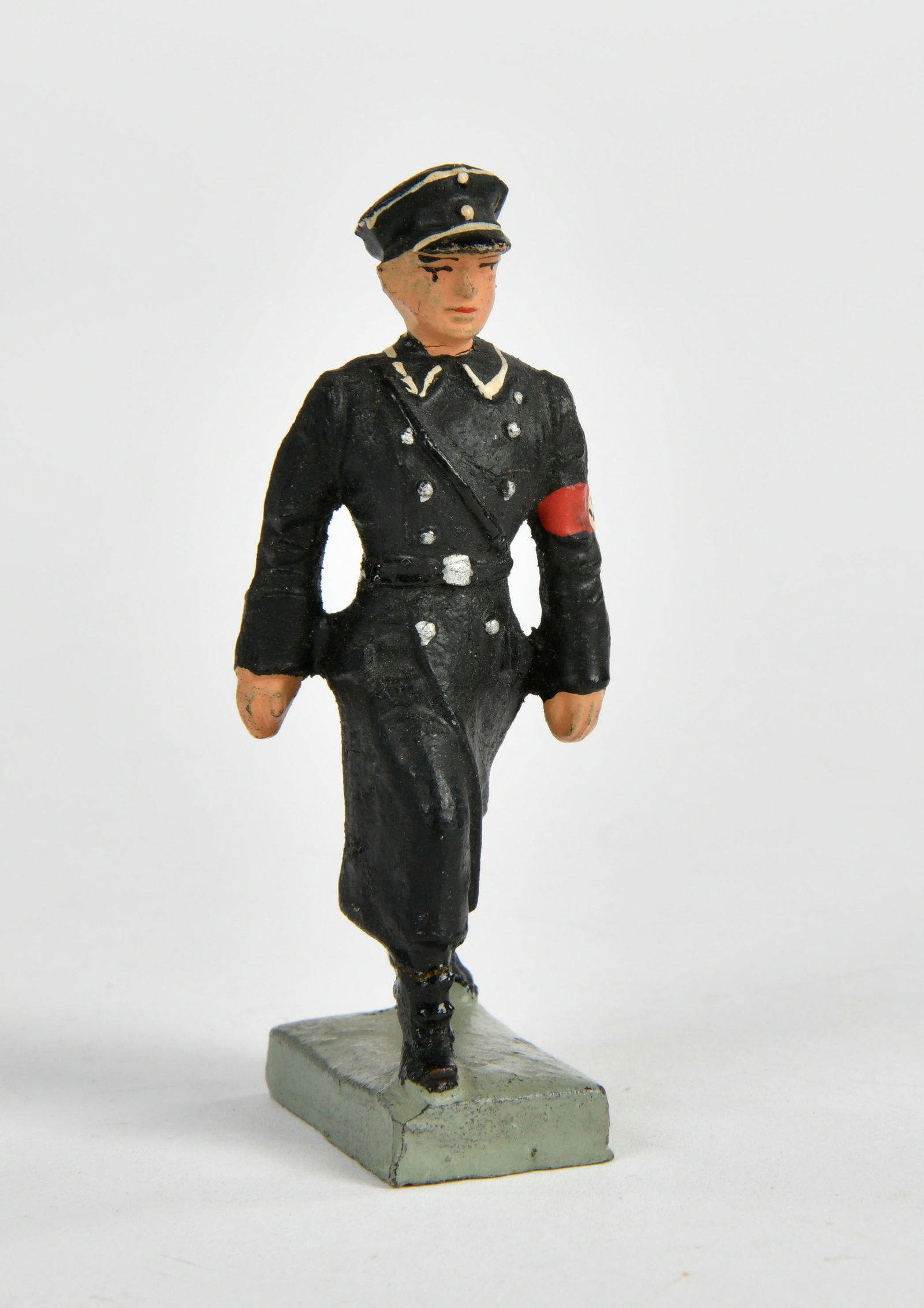 Lineol, SS-Mann im Marsch im Mantel (1 of 2)