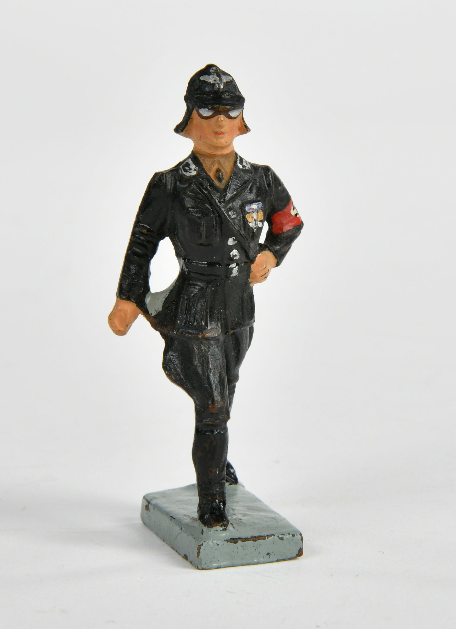 Lineol, NSKK-Mann im Marsch (1 of 2)