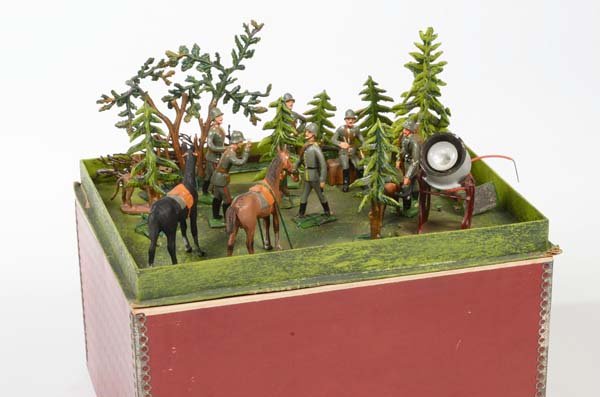 Heyde: English: Heyde, Wood and Figures, Germany prewar, tin, original box condition 1, around 1910, condition 1 Deutsch: Heyde, Waldszene mit Figuren, Germany VK, Figuren ca. 5 cm, Zinn, Okt Z 1, um 1910, Z