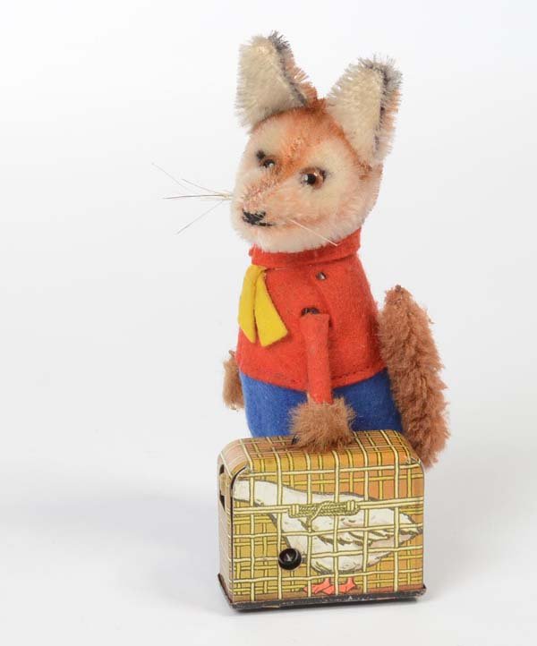 Schuco: English: Schuco, Fox with Goose, Germany prewar, mixed materials, windup defective, goose head missing Deutsch: Schuco, Fuchs mit Gans, Germany VK, 14 cm, Gemischtbauweise, Uhrwerk defekt, Gänsekopf