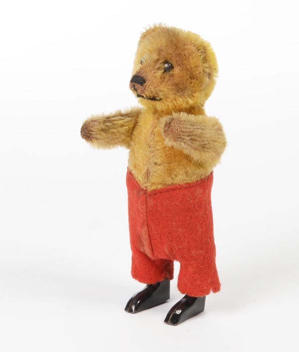 Schuco: English: Schuco, Dancing Bear, Germany, mixed materials, windup ok, 1 ear missing, condition 2- Deutsch: Schuco, Tanzbär, Germany, 14 cm, Gemischtbauweise, Uhrwerk ok, 1 Ohr fehlt, Z 2-, (6)