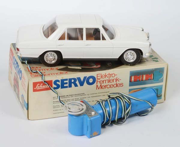 Schuco: English: Schuco, Servo Mercedes 260, W.-Germany, plastic, battery drive not checked, original box condition 2-, dirty, star missing, condition 2 Deutsch: Schuco, Servo Mercedes 260, W.-Germany, 25 cm,