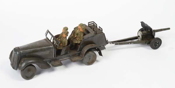Tipp&Co: English: Tipp&Co, bucket car with cannon + crew, Germany prewar, tin, wind up ok, dirty, condition 2 Deutsch: Tipp&Co, Kübelwagen mit Kanone + Besatzung, Germany VK, Länge 38 cm, Blech, Uhrwerk ok, 