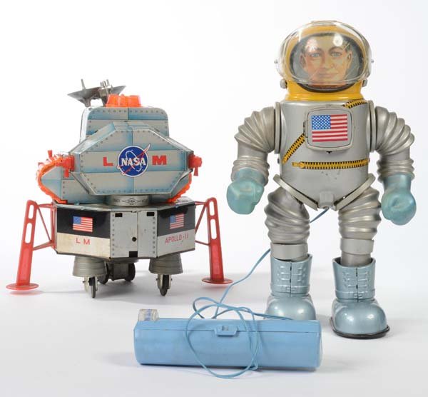 Marx+DSK: English: Marx+DSK, Roboter+Apollo 11, Japan, tin, functions not checked, antenna missing, Apollo 11 not complete Deutsch: Marx+DSK, Roboter+Apollo 11, Japan, 29+20 cm, Blech, Funktionen nicht geprüft