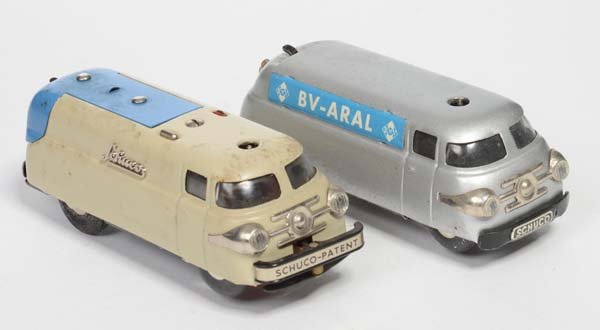Schuco: English: Schuco, 2 Variantos, W.-Germany, tin, 1x wind up ok, minimal paint damage, condition 2- Deutsch: Schuco, 2 Variantos, W.-Germany, je 11 cm, Blech, 1x Uhrwerk ok, minimale Lackmängel, Z 2-, (