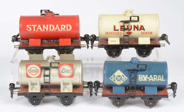 Maerklin: Maerklin, 4 Tank Wagon, Germany pw, gauge 0, tin, part. min. paint d., mixed condition