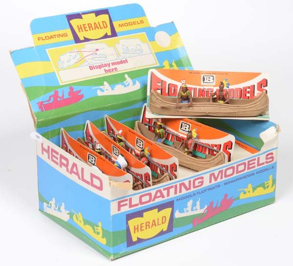 Britains: Britains, 11 Canoes with Indians, England, plastic, in original box