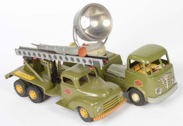 Gama: Gama, Rocket Transporter + Flood Light Truck, W.-Germany, tin, friction 1x ok + 1x defective, 3 wheel covers missing, rocket damaged, C 2