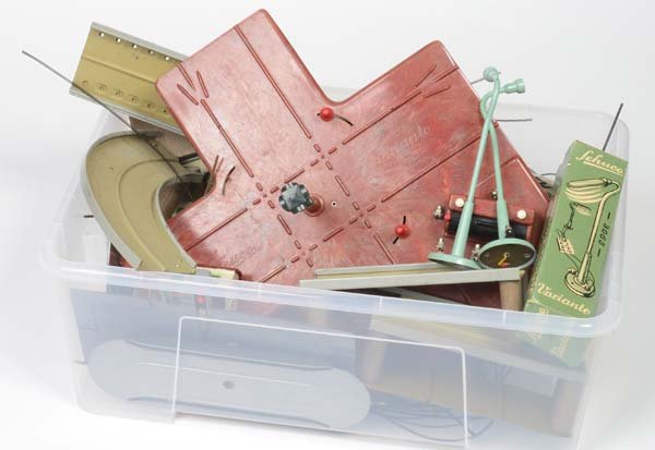 Schuco: Schuco, Varianto: Crossings, Accessory, Transformators, Lamps etc., US Z. Germany + W.-Germany, tin + plastic, good condition