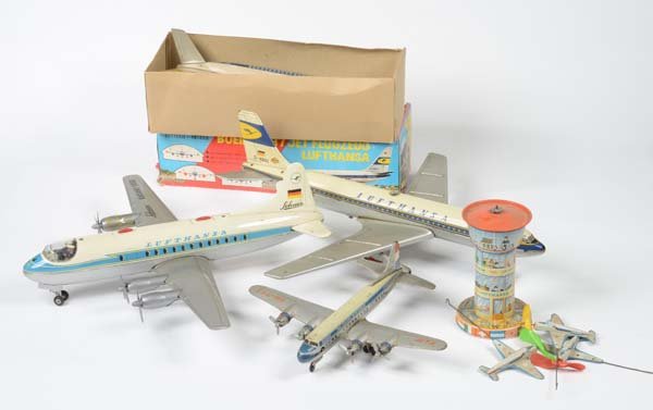 Schuco: Bundle, Schuco, Gama amongst others, 4 airplanes, 1 flight tower, W.-Germany, tin, function not checked, partially paint d., C 2-3