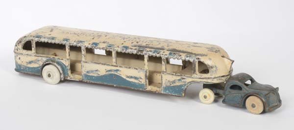 Greyhound Bus from 1933: Greyhound Bus from 1933, USA, iron casting, paint d., C 3