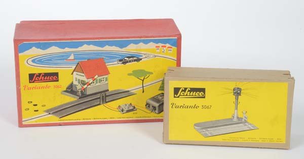 Schuco: Schuco, Varianto customs office 3062+crosswalk 3067, W.-Germany, plastic, function ok, box as new, C as new