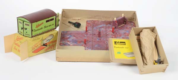 Schuco: Schuco, 3 parts Varianto traffic lights 3051+crosswalk 3067+garage, US Z. Germany, plastic+tin, 3x box C 1-/2, as new, C 1