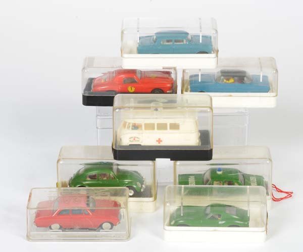Faller, AMS: Konvolut 7 PKW + 1 Bus mit Box: Faller, AMS: Bundle 7 Cars + 1 Bus with Box, plastic, C 1