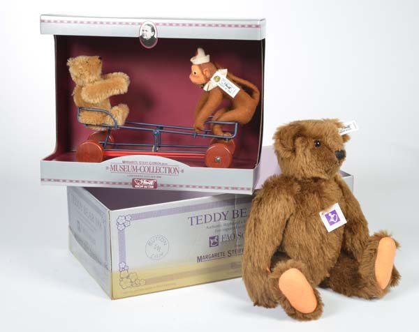 Steiff, WIWAG mit Affe 1924 (Replika 1992) + Teddy Bear: Steiff, WIWAG with Monkey 1924 (replica 1992) + Teddy Bear 1906 (replica), W.-Germany, box C 1