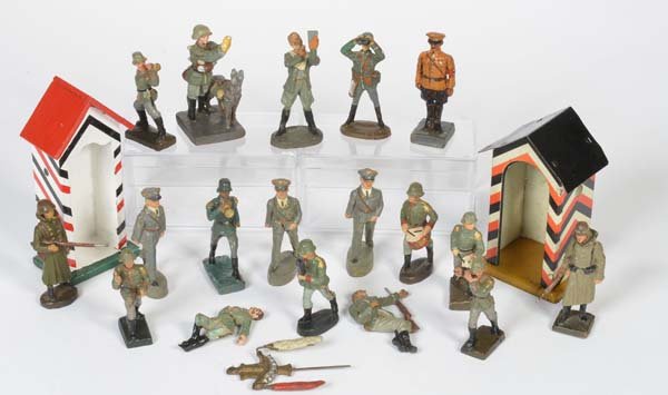 Elastolin u.a.: 18 Militaerfiguren + 2 Schilderhaeuser: Elastolin a.o.: 18 Military Figures + 2 Sentry Boxes, mostly good condition, treasure trove, please inpect