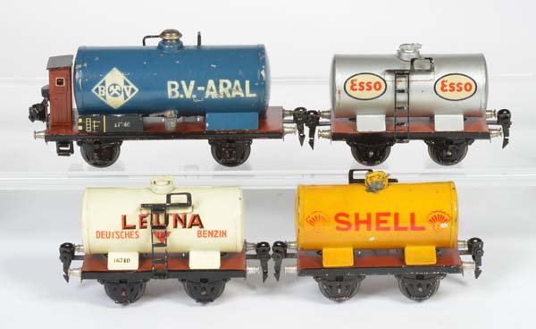 Marklin, 4 Kesselwagen, Spur 0: Marklin, 4 Tank Wagons, Gauge 0, Germany pw, partly paint d., C 2+/ 2-