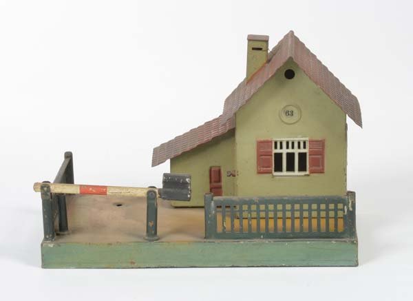 Marklin, Bahnwaerterhaus mit Schranke (1 of 1)