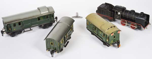 Marklin, Lokomotive R 880 mit Tender + 3 Gepaeckwagen (1 of 1)